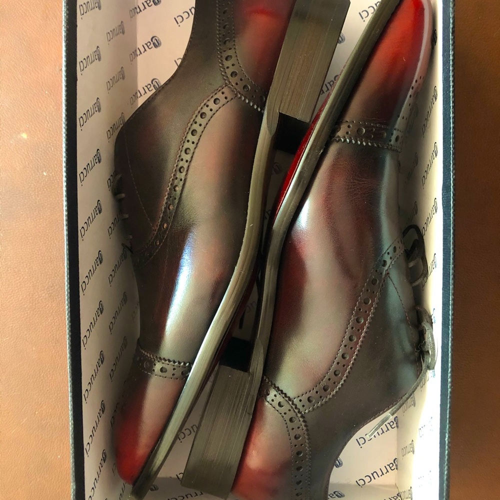 NWOT Carucci Oxford M 10.5